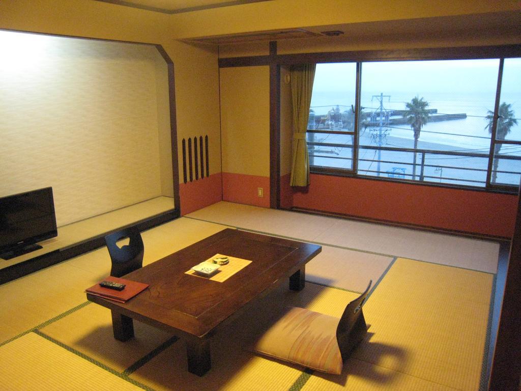 Отель Utsumionsen Ichizu Aichi Экстерьер фото